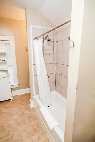***** Bed & Breakfast Hawthorne Park Bed And Breakfast Columbus United States